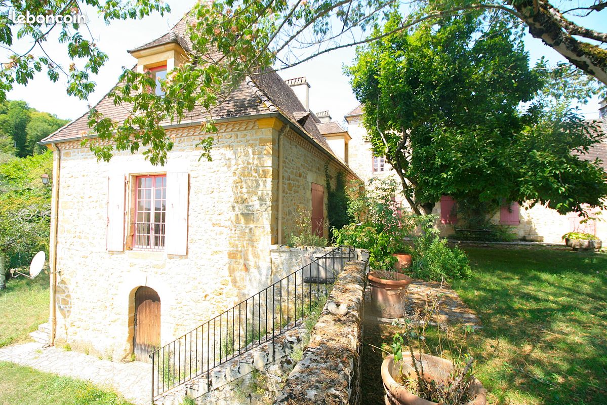 Propriété 7 pièces 181 m² (image 1)