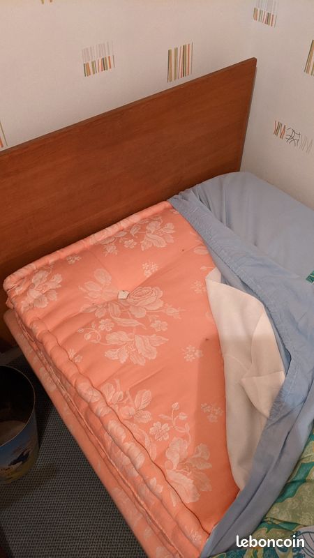 Lit 1 place + matelas de laine (image 2)