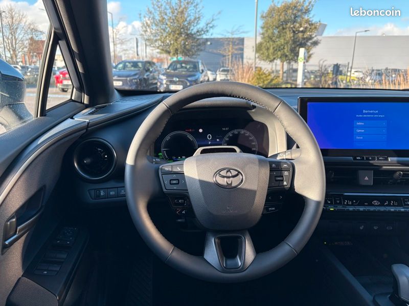 Toyota C-HR 2.0 PHEV 225 Graphic MY26 (image 8)