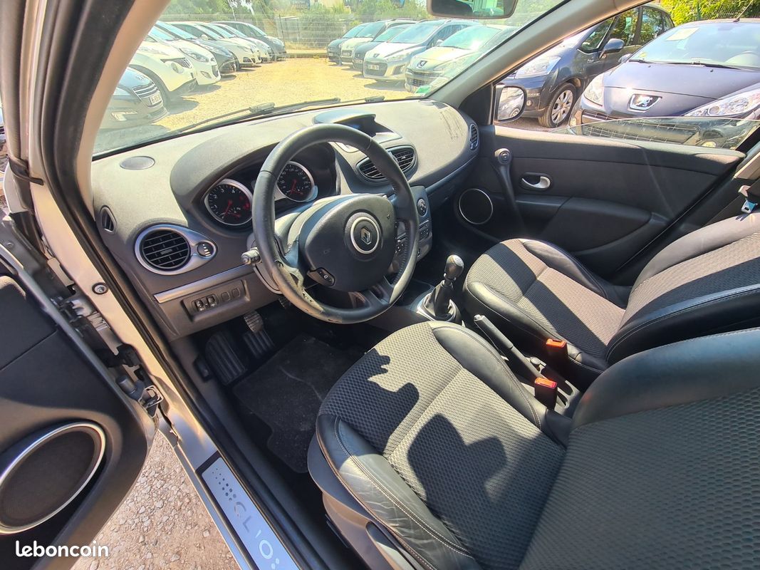 RENAULT CLIO III dCi 105 eco2 Dynamique (image 10)