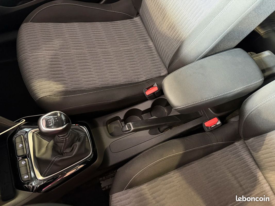 Opel CORSA 1.2 Turbo 100ch Edition - ENTRETIEN A JOUR - BOUGIES CHANGEES - PNEUS AVANTS NEUFS - CARPLAY (image 27)