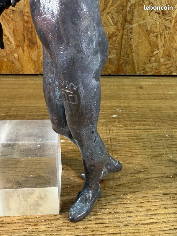 Sculpture ancienne en bronze – Alfred Barye (1839-1882) – Personnage Renaissance souriant (image 7)