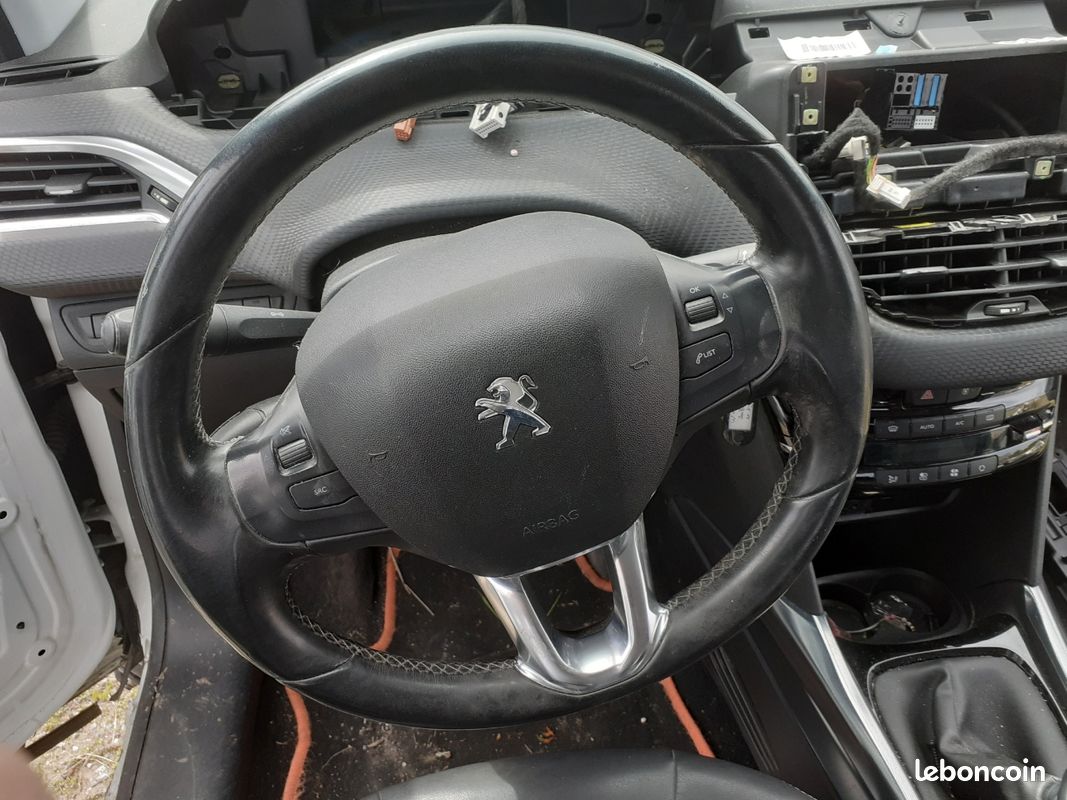 Volant peugeot 2008 (image 1)
