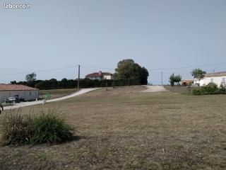 Vente terrain à bâtir viabilisé à Lhospitalet 46170 · à Pern-Lhospitalet · 36 500 €