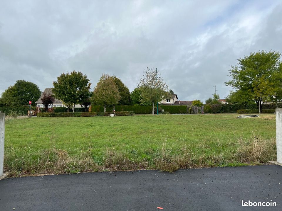 Terrain 375 m² Naucelles · 31 000 €