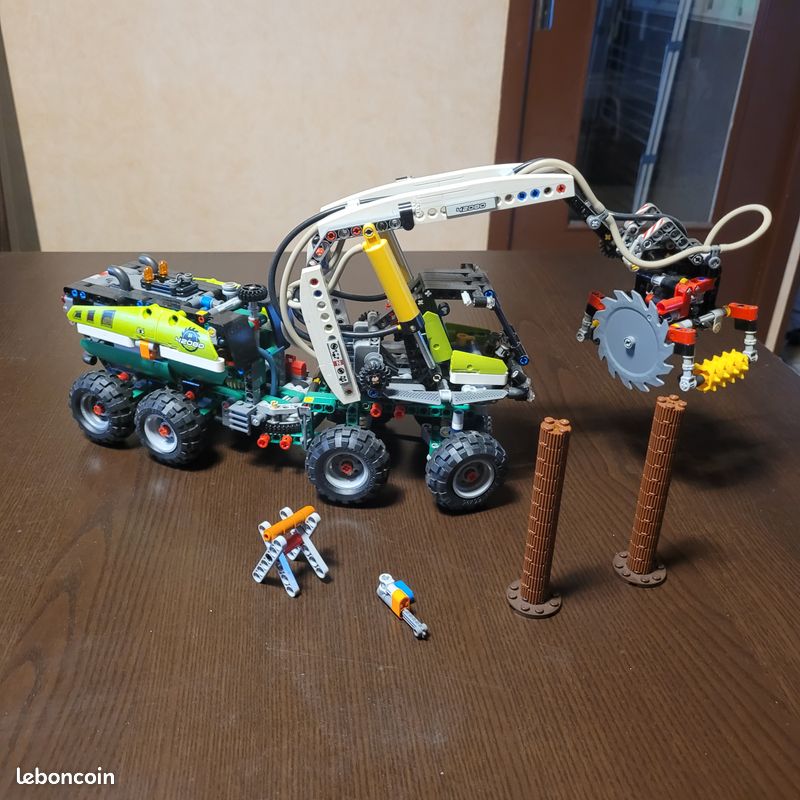 Technic Forest Harvester Lego 42080 Lego Technic 42080 Le Camion