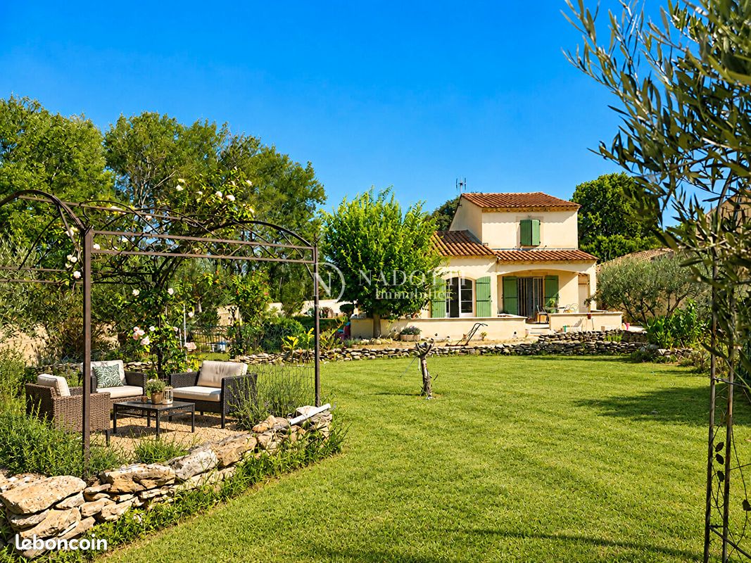 Maison 4 pièces 153 m² · à Robion · 153 m² · 598 000 €