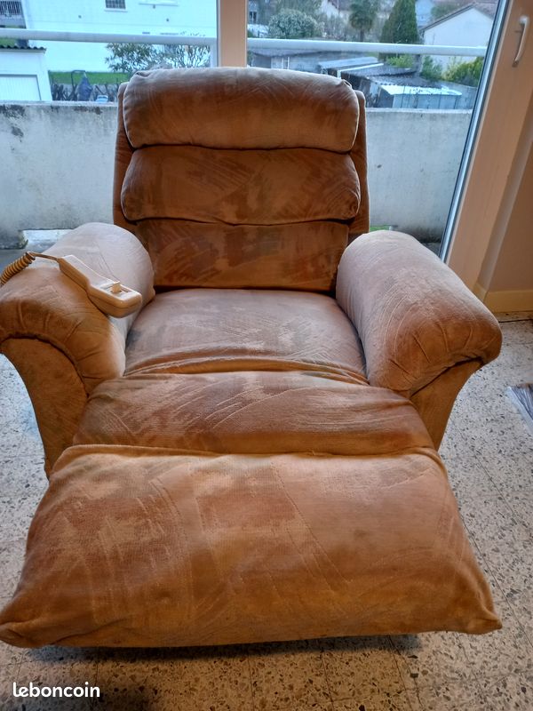 Vend fauteuil électrique position allongée et releveur (image 1)
