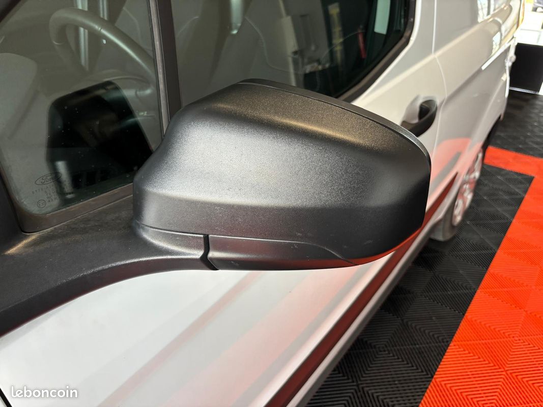 FORD TRANSIT COURIER FOURGON 1.0 AMBIENTE 100 TVA RECUPERABLE Clim Kit main libre (image 29)