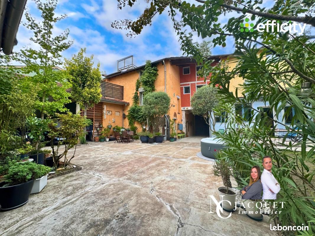 Maison 6 pièces 184 m² · à Rillieux-la-Pape · 184 m² · 570 000 €