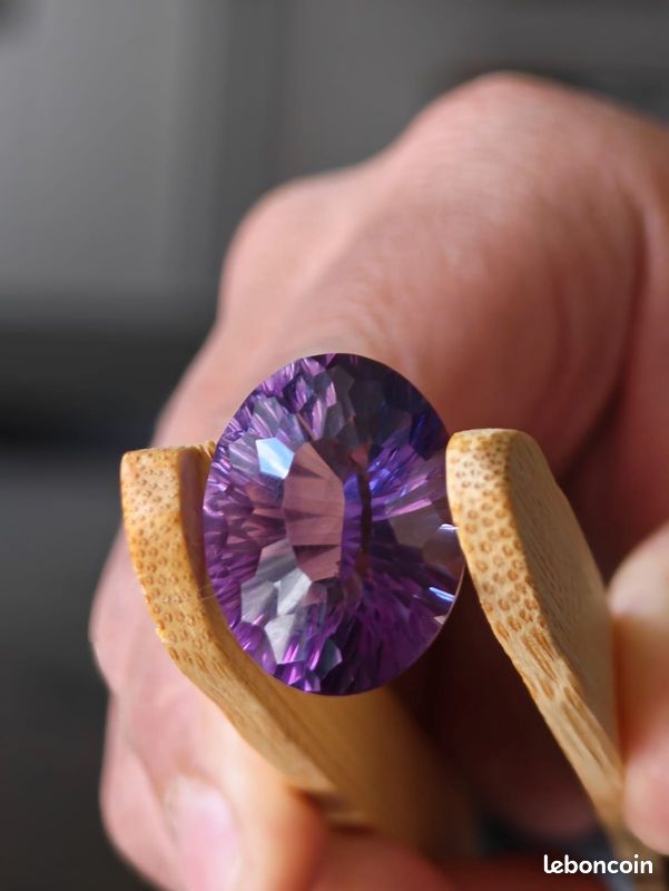 Pierre Précieuse Naturelle Taaffeite Violette – Forme Ovale – Certifiée IGL – Inde