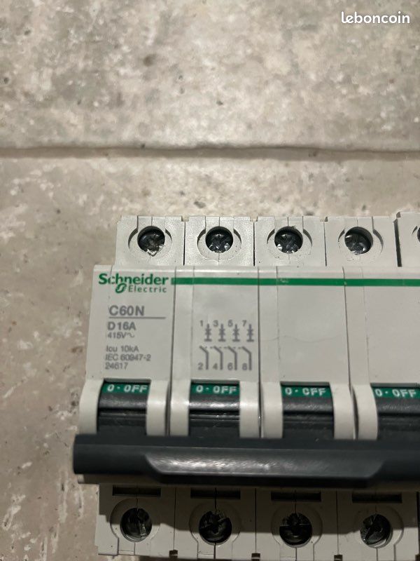 1Différentiel Schneider + 2 disjoncteur (image 2)