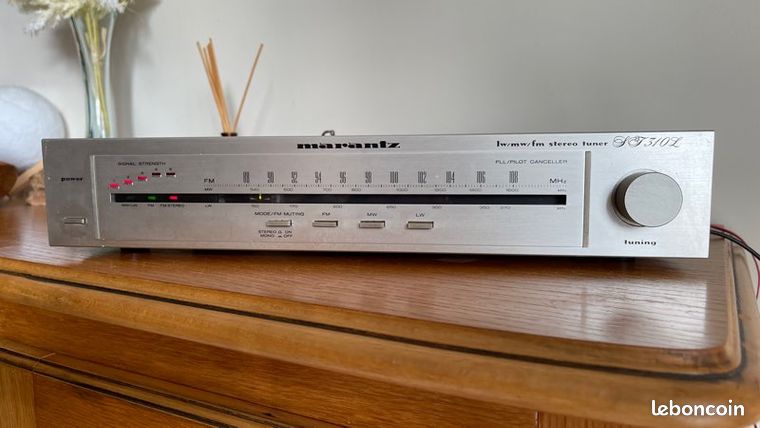 Marantz ST300 AM/FM Tuner Analogue Stéréo Rare (Gebraucht) in Villars