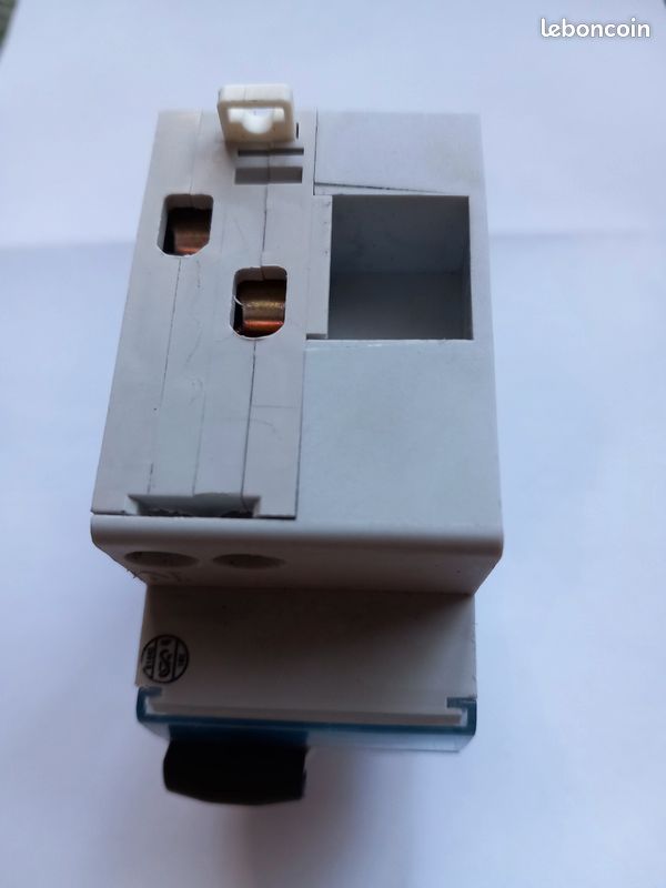 Disjoncteur 16A 30mA (image 2)