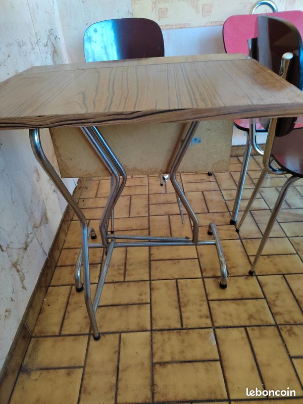 Chaises et table formica (image 1)