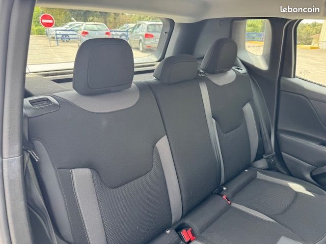 Jeep RENEGADE 1.5 TURBO T4 130CH MHEV LIMITED BVR7 (image 5)