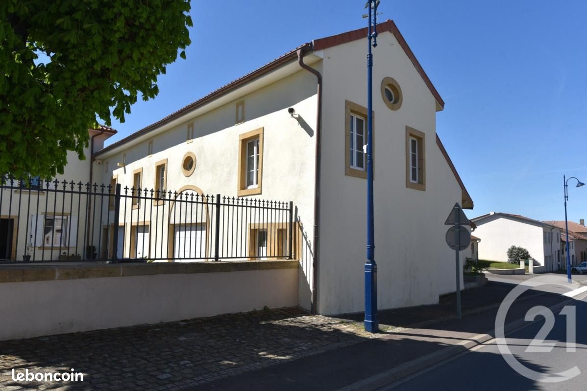 Appartement 7 pièces 200 m² · à Luttange · 200 m² · 1 400 €/mois