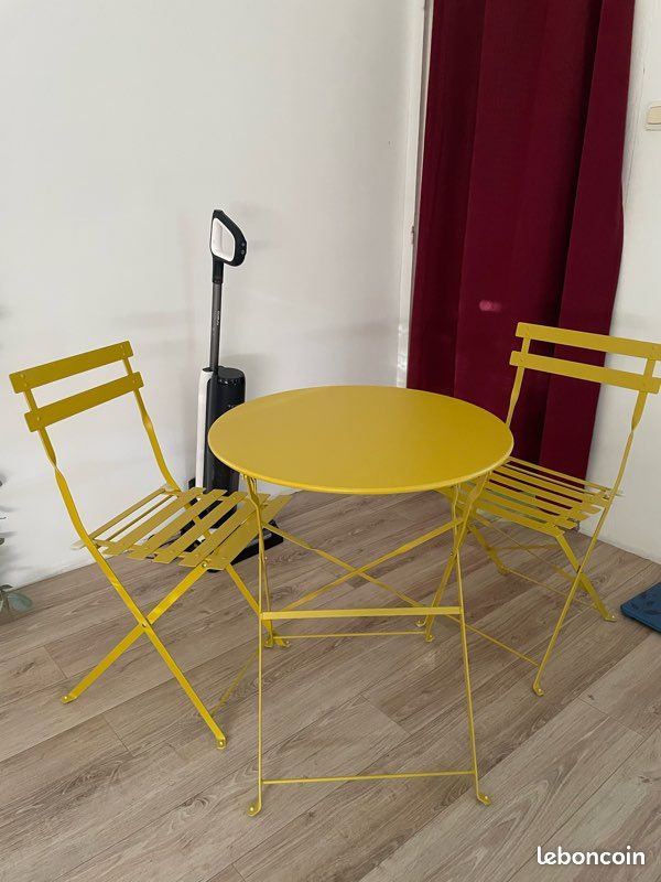 Table (image 1)