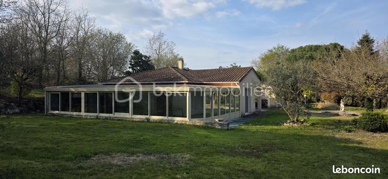 Maison 10 pièces 270 m²