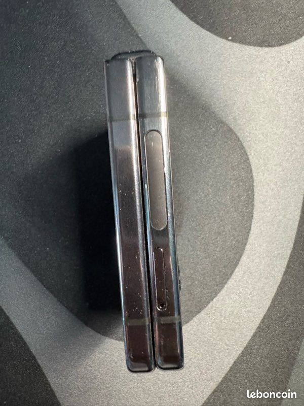 Samsung Galaxy Z Flip 5 - 256 Go - Écran à réparer (Accessoires inclus) (image 11)