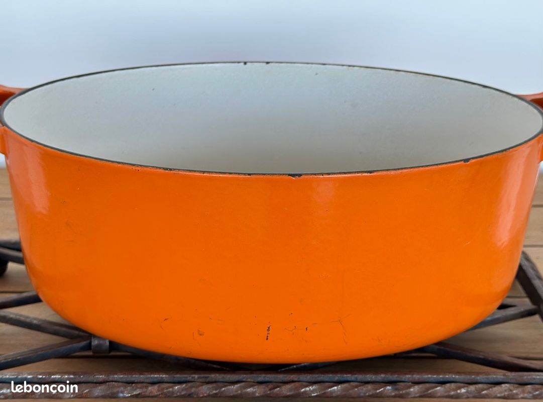 Cocotte en fonte émaillée orange vintage - Arts de la table