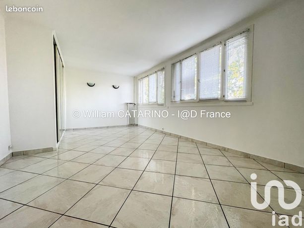 https://img.leboncoin.fr/api/v1/lbcpb1/images/5a/f1/82/5af18237a74a710b1a6d2938379d0244b4bec585.jpg?rule=ad-image