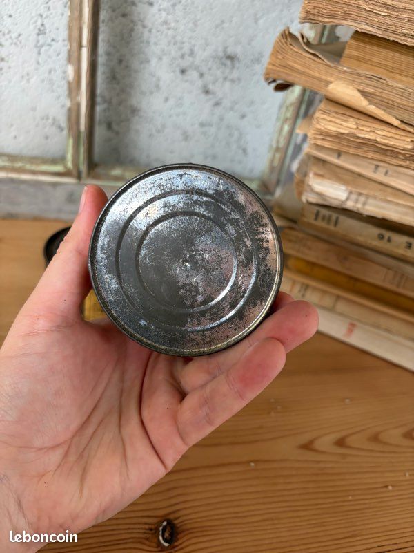 Lot de 2 anciennes boîtes de café Nescafé en métal Nestlé vintage / rétro (image 10)