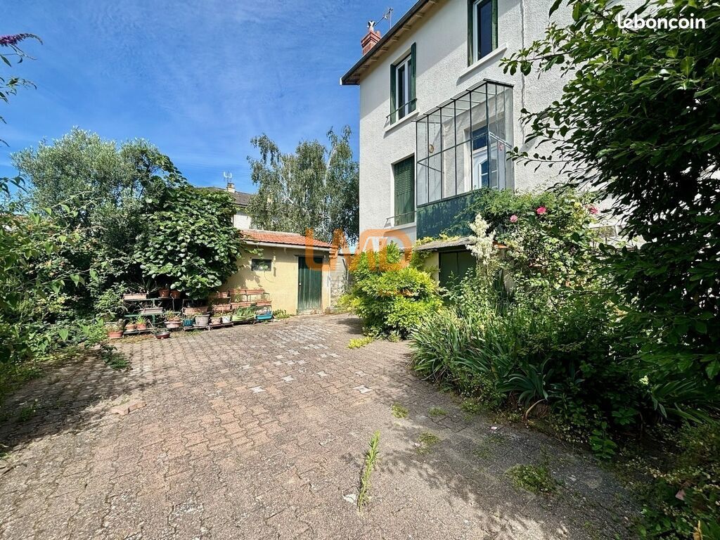 Maison 5 pièces 110 m² · à Clermont-Ferrand · 110 m² · 220 000 €