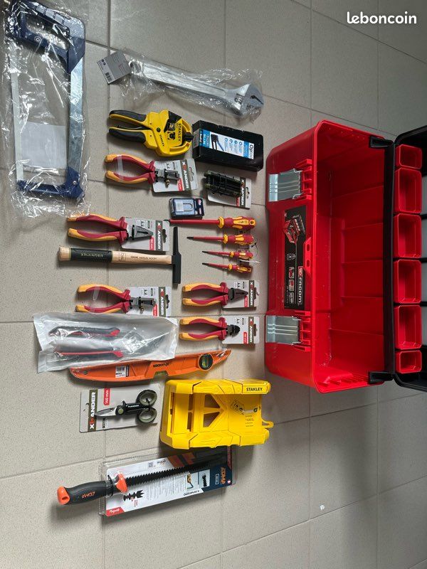 Arebos Mallette à outils avec 172 pièces d'outils en chrome vanadium | pour la maison, le garage et l'atelier | boîte à outils équipée avec 3 tiroirs | verrouillable | rouge/noir