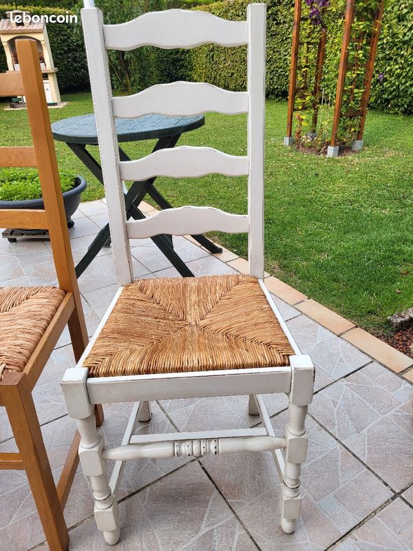 Vend 4 chaises avec assises paille sérusee couleur blanc cassé (image 1)