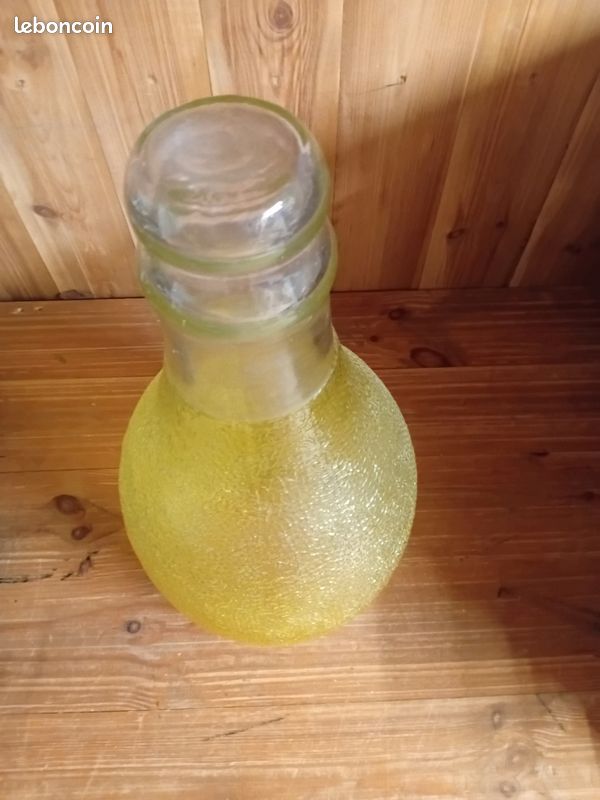 Orangina bottle Banque de photographies et d'images à haute résolution - Alamy