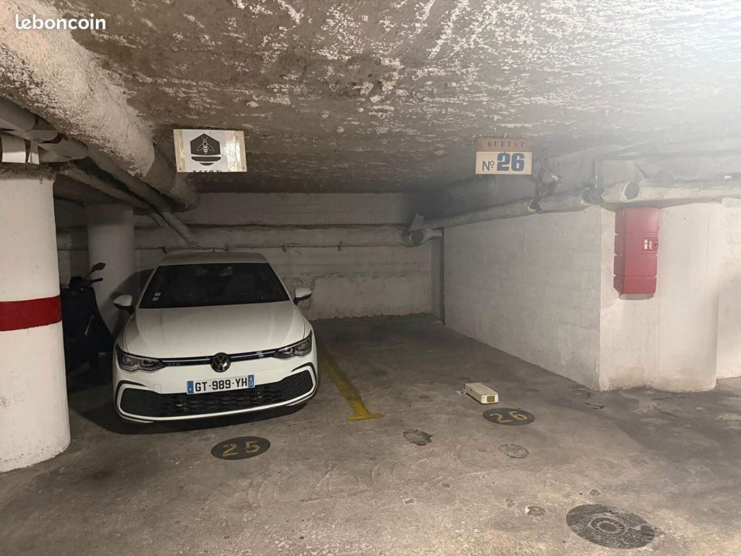 Parking/box MARSEILLE · 120 €/mois