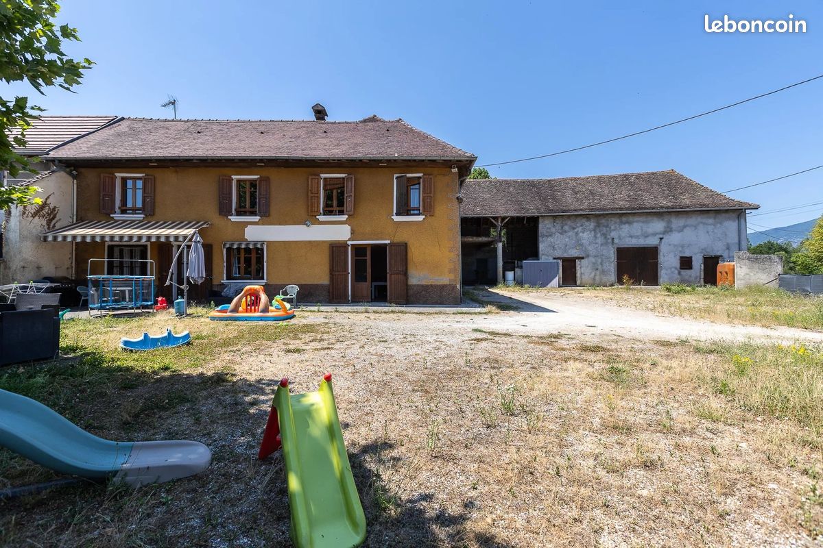 Maison 7 pièces 200 m² · à Groslée-Saint-Benoit · 200 m² · 210 000 €