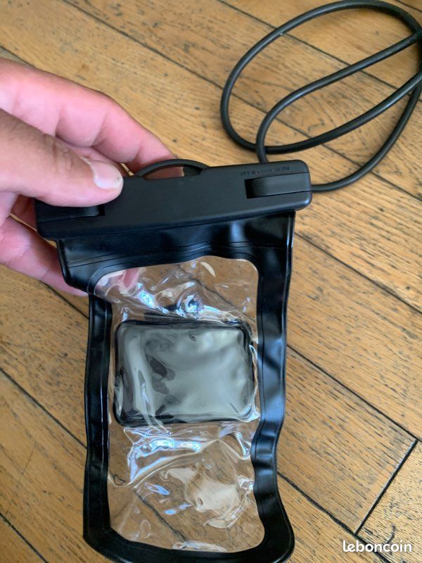 Pochette étanchéité téléphone (image 1)
