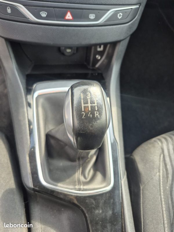 PEUGEOT 308 II 1.6 BLUEHDI 100CH S&S GPS Jantes clim super etat (image 11)