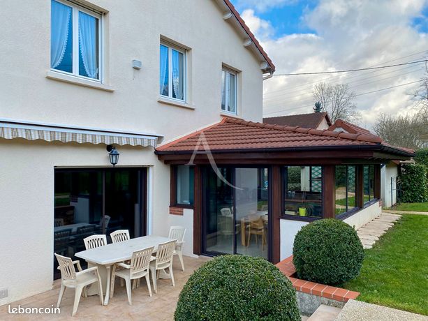 Maison 10 pièces 215 m²