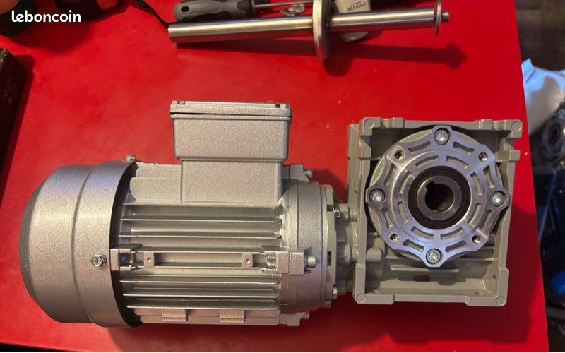 Moteur asynchrone avec motoreducteur (image 1)