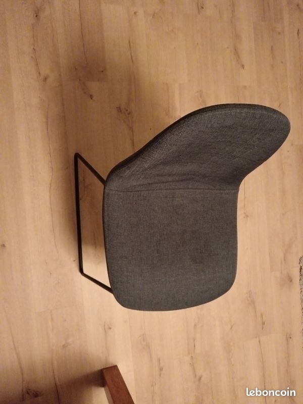 2 Chaises salle a manger en très bon état à 30 la chaise (image 1)