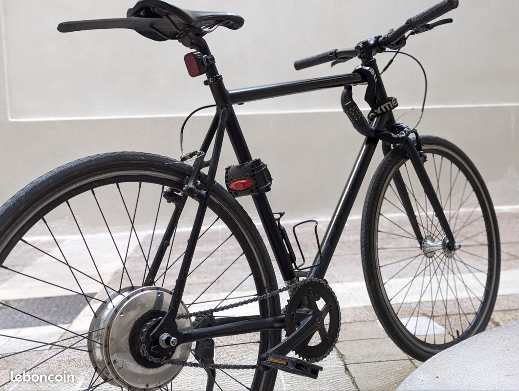 Vélo électrique élégant et léger (image 9)