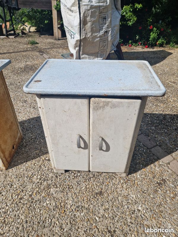 Meuble ancien bouteille de gaz en fer (image 3)