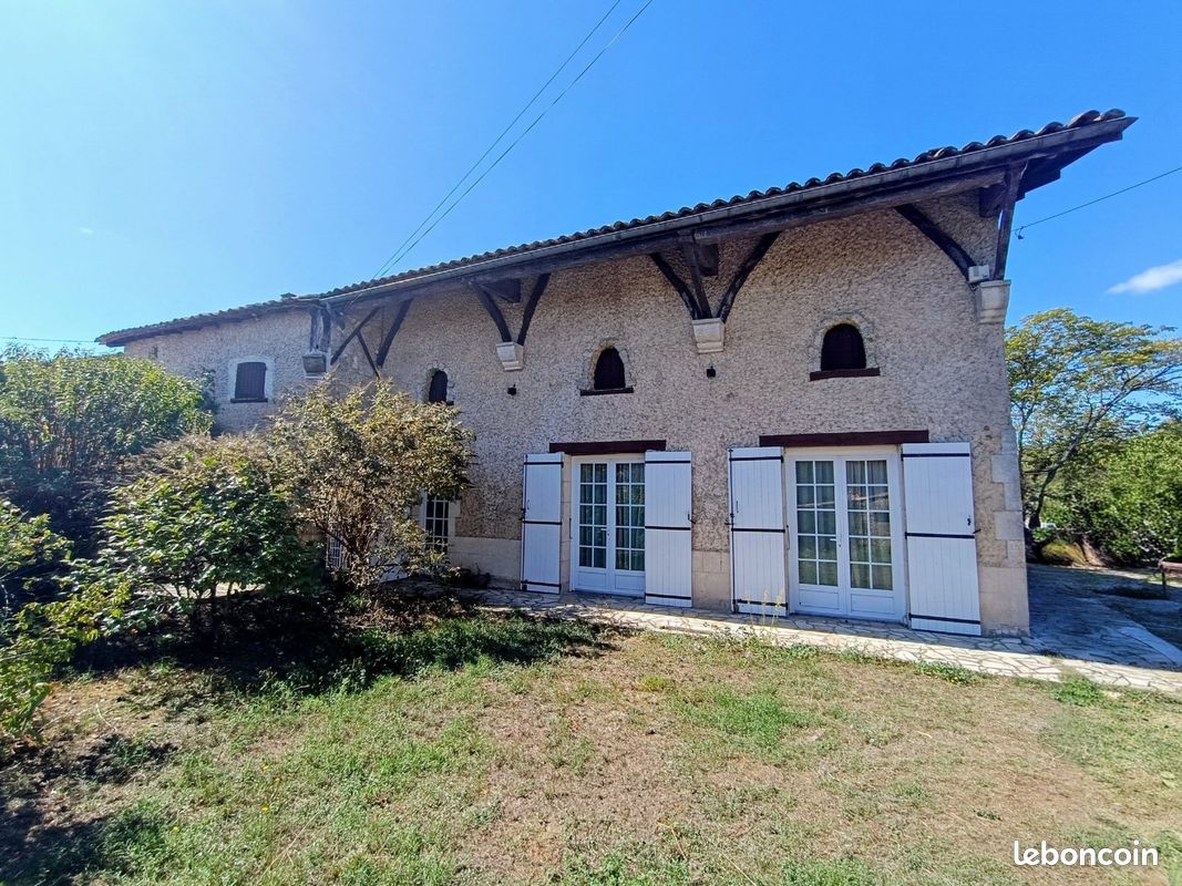 Maison 14 pièces 361 m² · à Coutras · 361 m² · 386 650 €