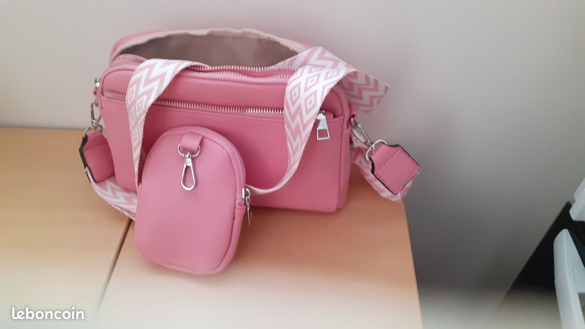 A vendre sac à main Accessoires Bagagerie