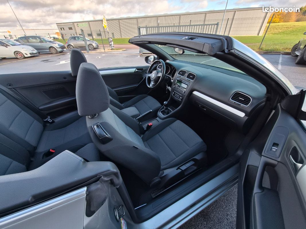 VOLKSWAGEN GOLF 6 CABRIOLET 1.6 TDI 105 CV CARAT AVEC SEULEMENT 109 000 KMS AU TARIF DE 9999 a saisir (image 5)
