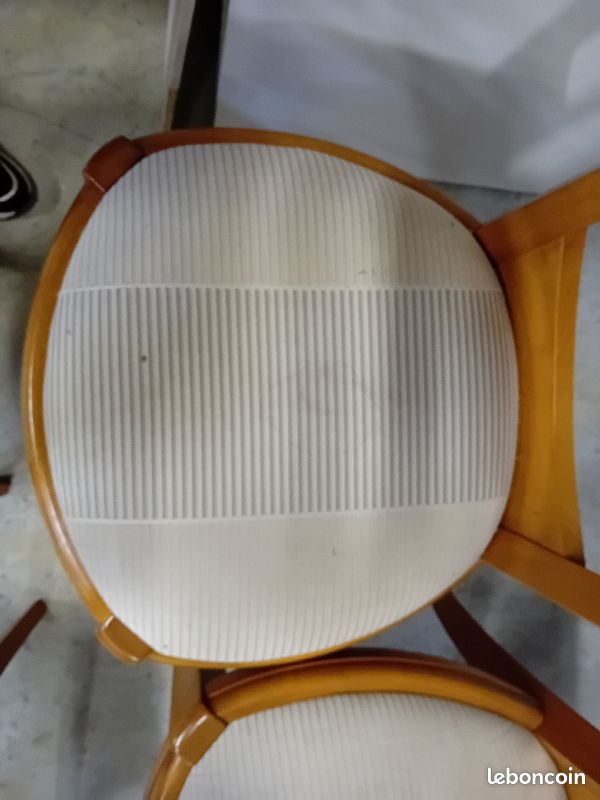 Table à manger et chaises (image 9)