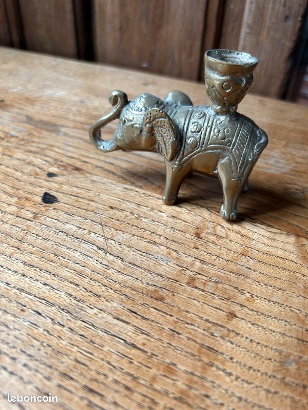 Bougeoir en laiton – Forme éléphant vintage (image 1)