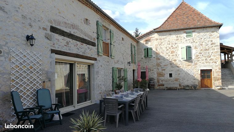 11 pièces, 6 chambres, 338 m2 habitables ,4500 m2 terrain