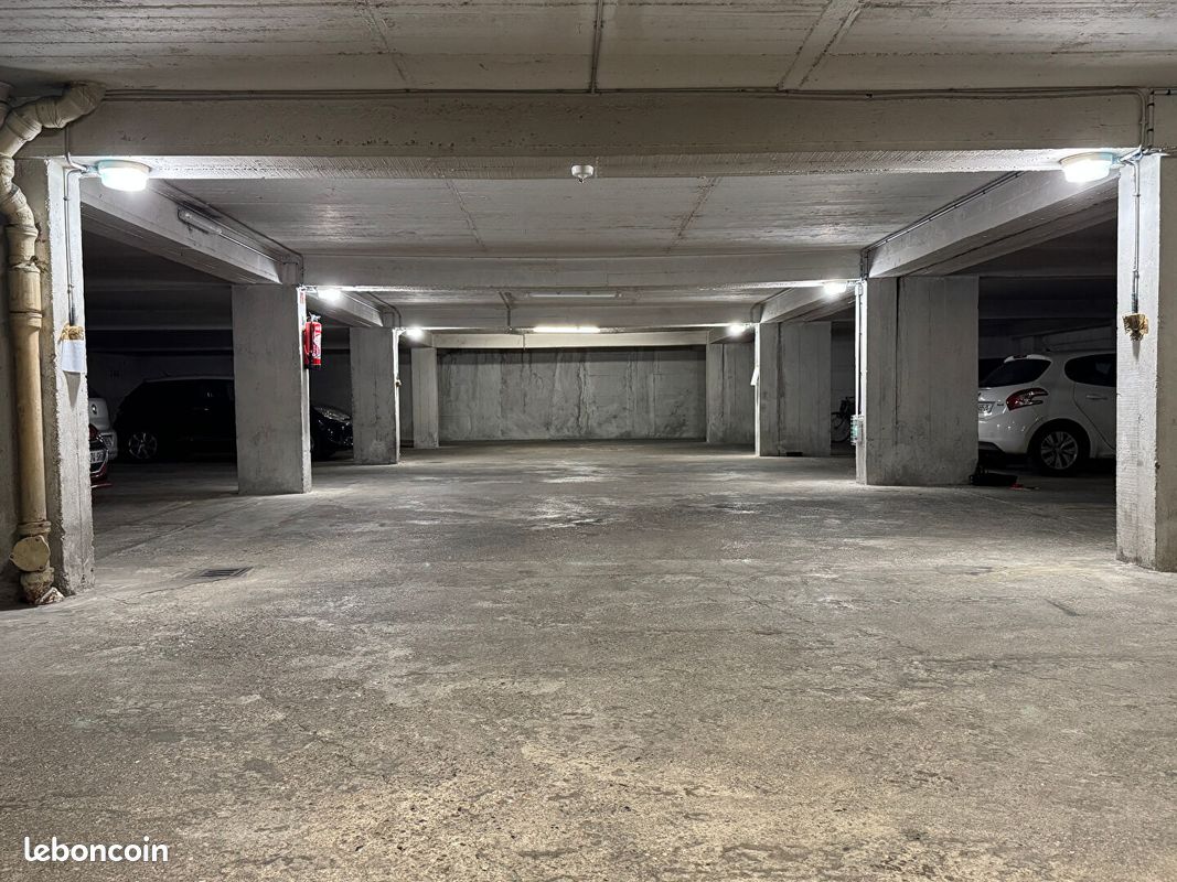 Parking 16 m² · à Paris · 16 m² · 22 500 €
