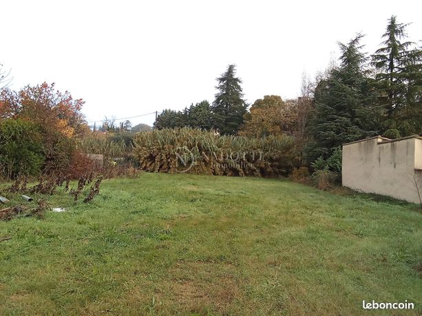 Terrain 1900 m² CADENET