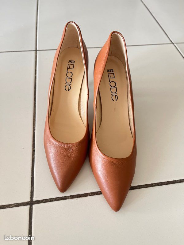Escarpins Cuir Corine Taille 40 – Neufs Avec Étiquettes – Modèle Julie