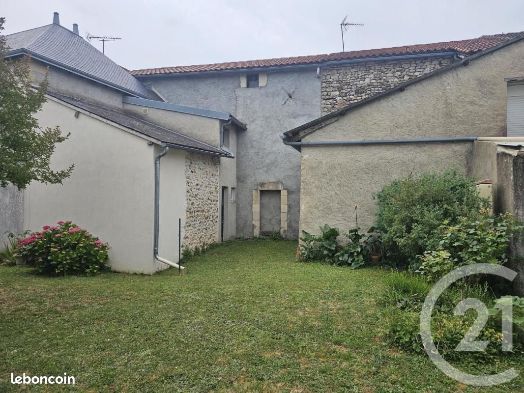 Maison 3 pièces 118 m² · à Archigny · 118 m² · 65 600 €